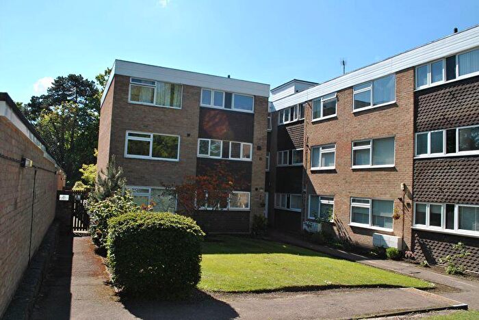 2 Bedroom Flat To Rent In Heathfield Close, Potters Bar, EN6