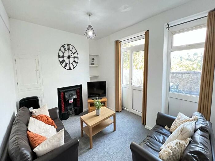 5 Bedroom House To Rent In The Crescent, Bangor, LL57