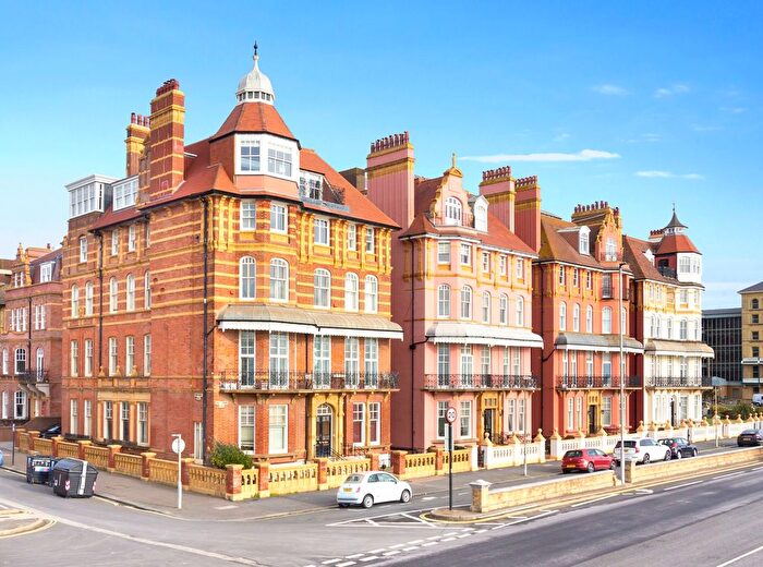 3 Bedroom Flat For Sale In Kings Gardens, Hove, BN3