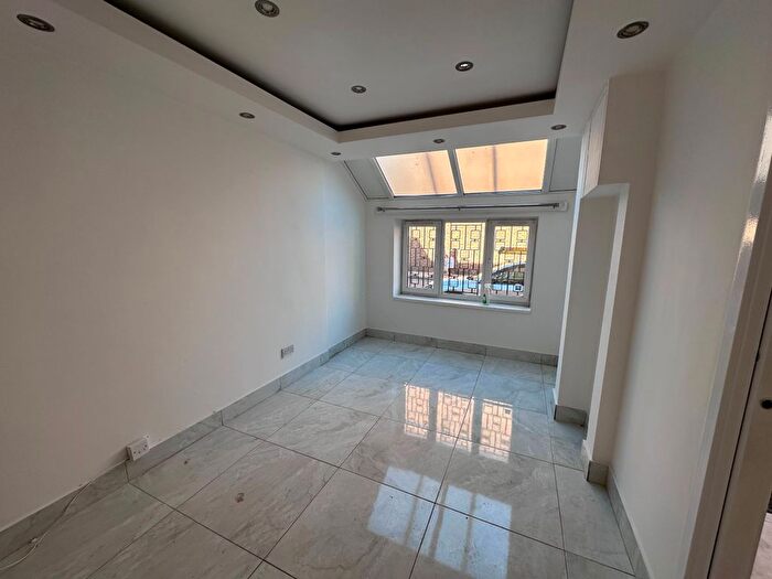 4 Bedroom Terraced House To Rent In Bruce Road, London, E3