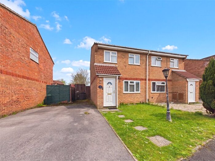 3 Bedroom Semi-Detached House For Sale In Hawthorn Close, Patchway, Bristol, South Gloucestershire, BS34