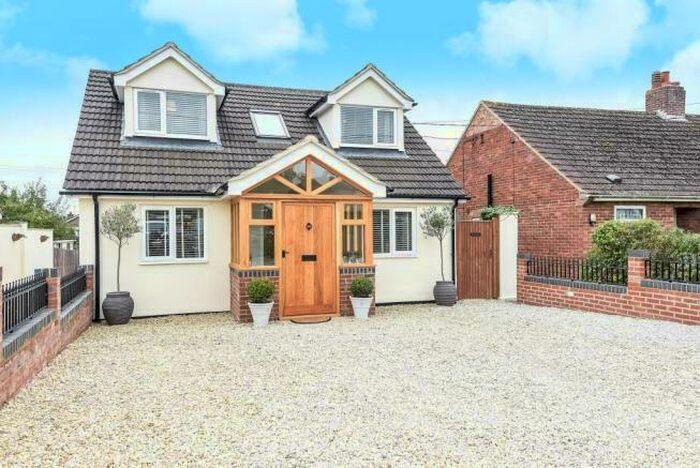3 Bedroom Detached House For Sale In Farmoor, Oxford, OX2