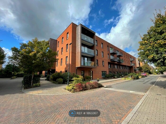 3 Bedroom Flat To Rent In Conningham Court, London, SE9