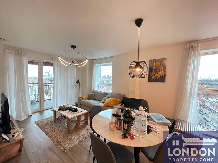 2 Bedroom Flat To Rent In East Acton Lane, Acton, London, W3