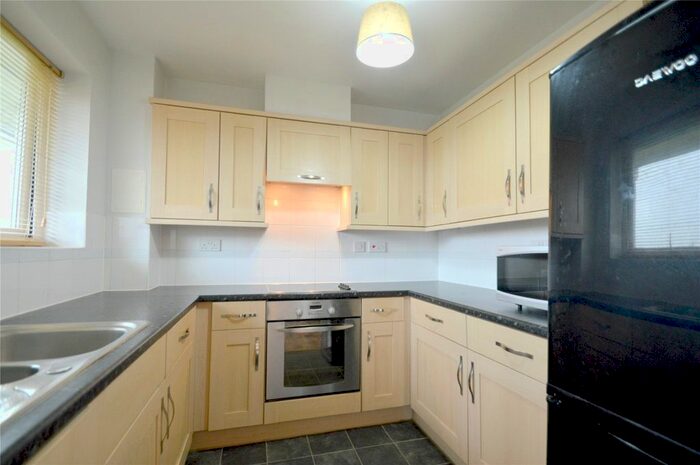 2 Bedroom Flat To Rent In Manning Gardens, Croydon, CR0