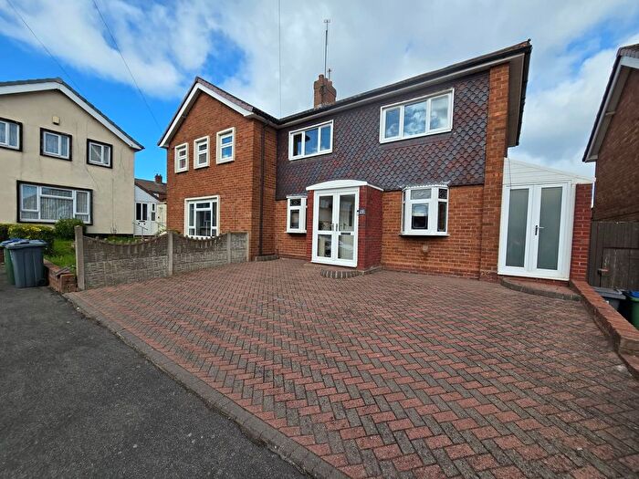 3 Bedroom Semi Detached House For Sale In Charnwood Road, Walsall, WS5