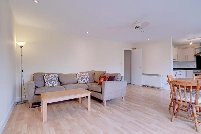 2 Bedroom Flat To Rent In Kempton Court, E1