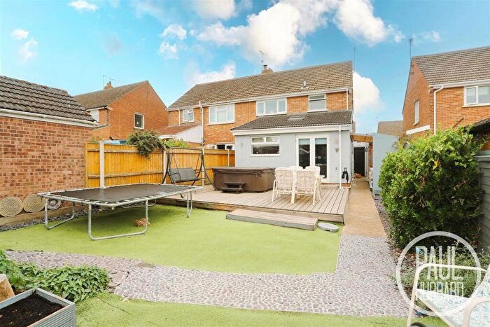 3 Bedroom Semi Detached House For Sale In Newark Road, Kirkley, Suffolk, NR33