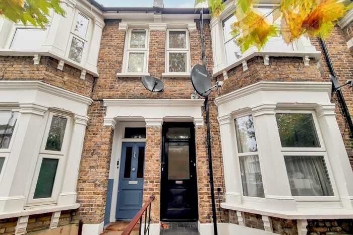 2 Bedroom Flat To Rent In Pelham Road, London, SW19