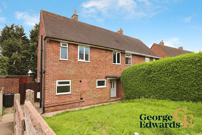 3 Bedroom Semi-detached House For Sale In Maple Road, Midway, Swadlincote, ., DE11