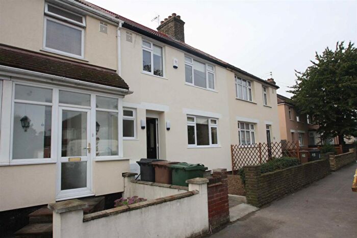 3 Bedroom Terraced House For Sale In Lawrence Avenue, Walthamstow, E17