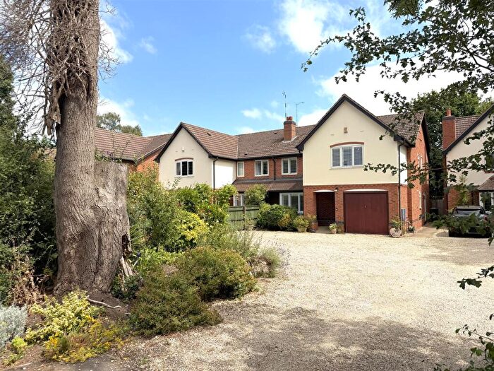 4 Bedroom House For Sale In Stratford Road, Warwick, CV34