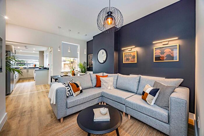 6 Bedroom Terraced House To Rent In Montpelier Road, Nottingham, NG7