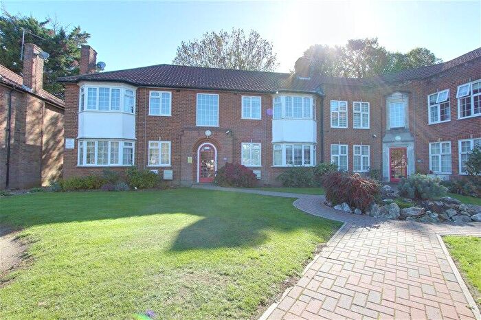 2 Bedroom Flat For Sale In The Grange, Grange View Road, Whetstone, N20