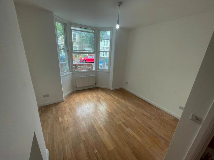 2 Bedroom Flat To Rent In Plum Lane, Greenwich, SE18