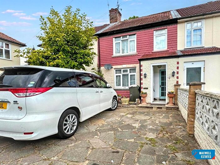 4 Bedroom Property For Sale In Walter Walk, Edgware, HA8