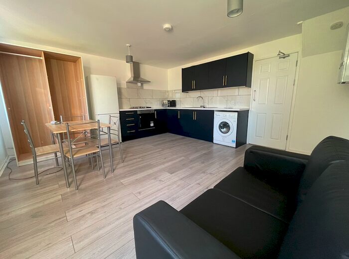 4 Bedroom Semi-Detached House To Rent In John Rous Avenue, CV4