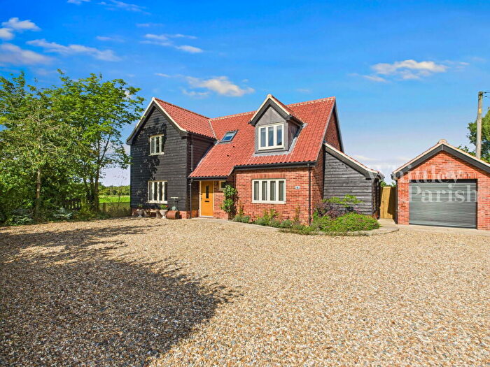 4 Bedroom Detached House For Sale In Diss Road, Tibenham, Norwich, NR16