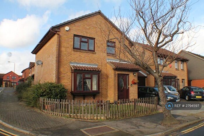 4 Bedroom Detached House To Rent In Chapel Farm Road, London, SE9