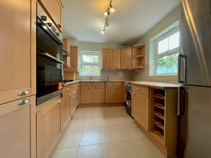 2 Bedroom House To Rent In Bromley Crescent, Bromley, BR2