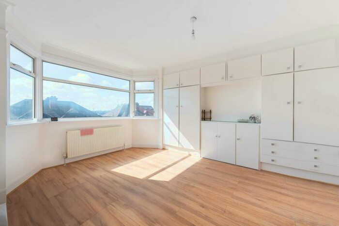 4 Bedroom Semi-Detached House To Rent In Dollis Hill Avenue, Gladstone Park, London, NW2