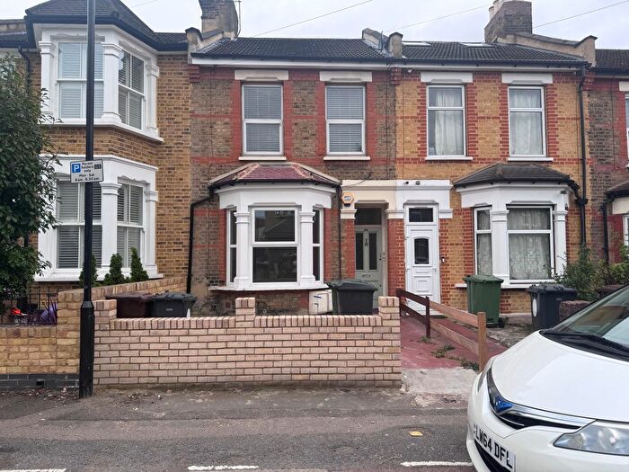 2 Bedroom Flat To Rent In Goldsmith Road, Leyton, E10