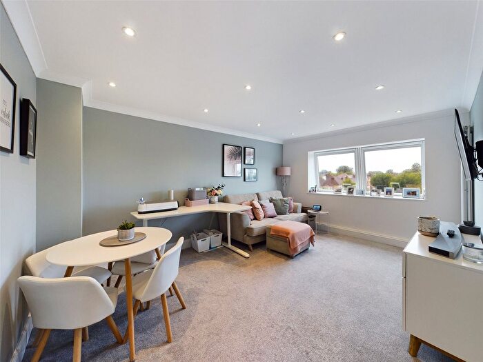 2 Bedroom Flat To Rent In Station Road, Sidcup, Kent, DA15