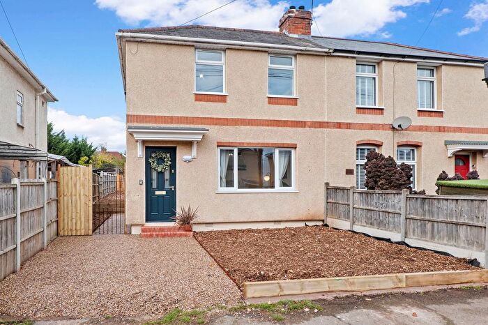 3 Bedroom Semi Detached House For Sale In Glenthorne Avenue, Worcester., WR4