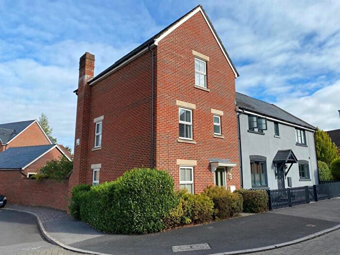 4 Bedroom Semi-Detached House For Sale In Pilgrims Way, Laverstock, Salisbury, SP1