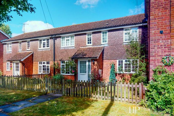 2 Bedroom Maisonette To Rent In Station Road, Lingfield, RH7