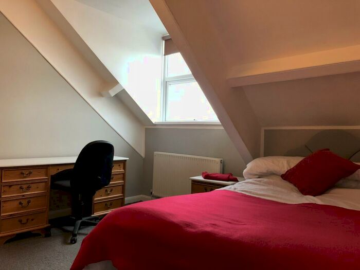 3 Bedroom Apartment To Rent In Mutley Plain, Mutley, Plymouth, PL4