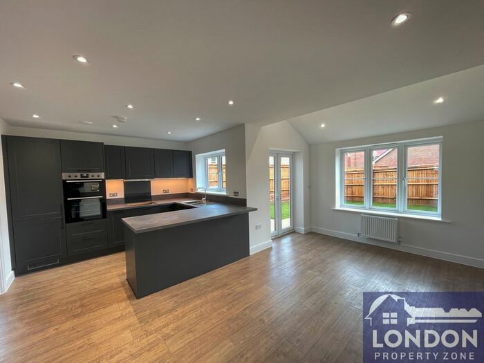 3 Bedroom Semi-Detached House To Rent In Omaha Grove, Tonbridge, TN12