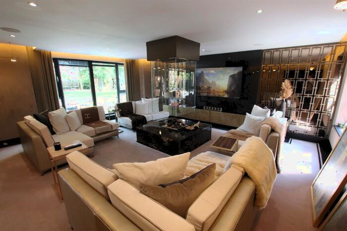 4 Bedroom Property To Rent In Warburton Close, Hale Barns, Altrincham, WA15