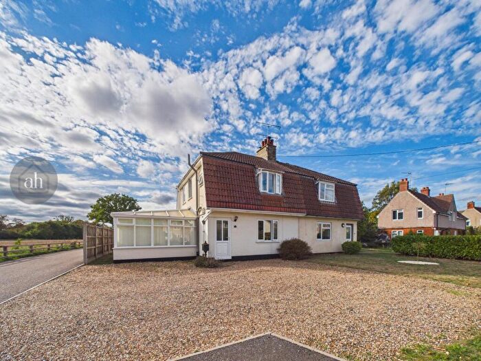 3 Bedroom Semi Detached House For Sale In New Road, Tostock, IP30