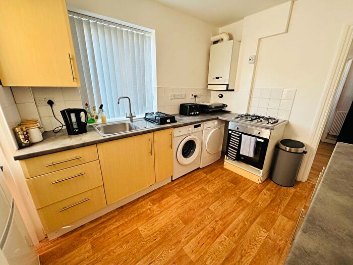 5 Bedroom Detached House To Rent In Victoria Road, Cradley Heath, West Midlands, B64