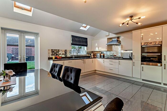 5 Bedroom Detached House For Sale In Littlecote Grove, Peterborough, PE4