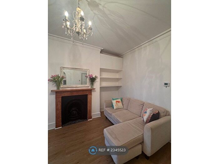 2 Bedroom Flat To Rent In Hampton Road, Hampton Hill, Hampton, TW12