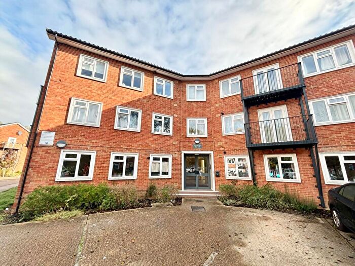 1 Bedroom Flat To Rent In Bishopric, Horsham, RH12