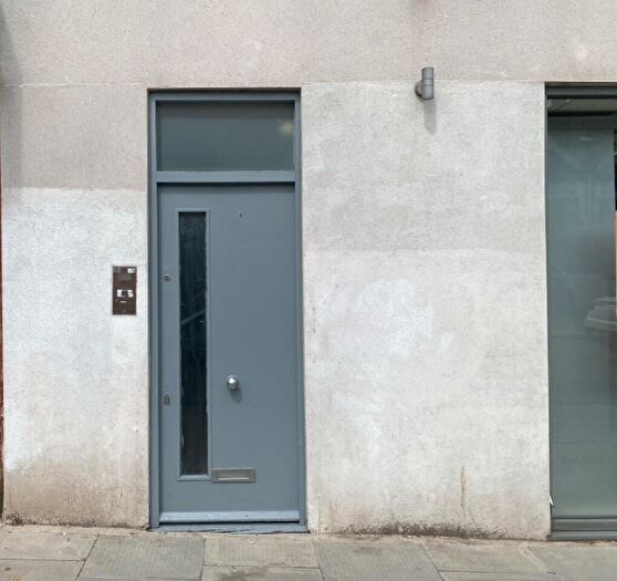 3 Bedroom Maisonette For Sale In Flat, - Finchley Road, London, NW11