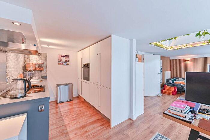 2 Bedroom Flat To Rent In Cadogan Road, Woolwich Riverside, London, SE18