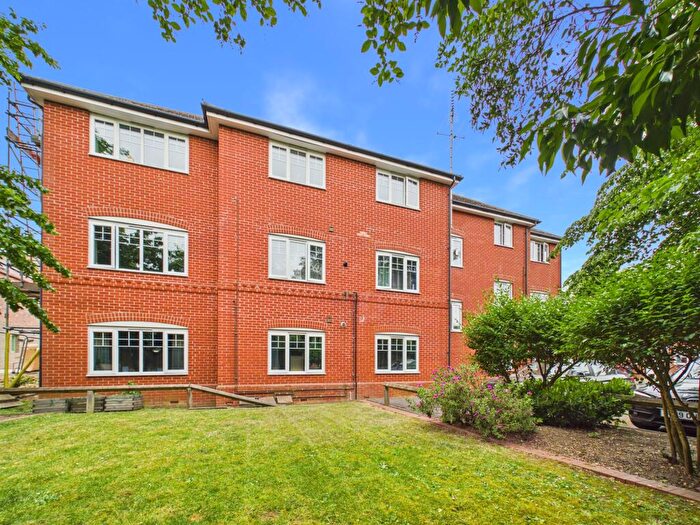 2 Bedroom Flat For Sale In Ashdene Gardens, Reading, RG30
