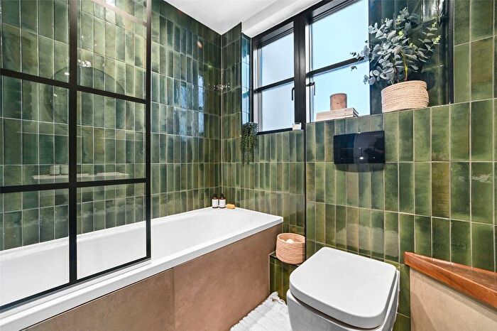 2 Bedroom Flat For Sale In Harley Court, Wanstead, London, E11