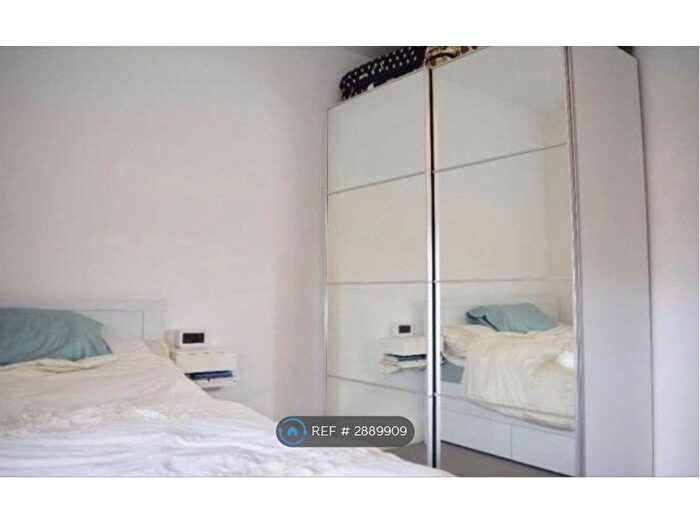 1 Bedroom Flat To Rent In Otter Drive, Carshalton, SM5
