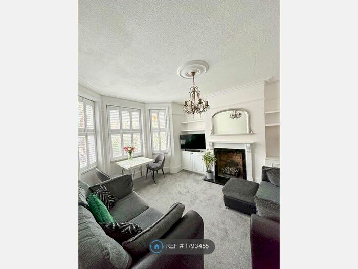 2 Bedroom Flat To Rent In Vera Road, London, SW6