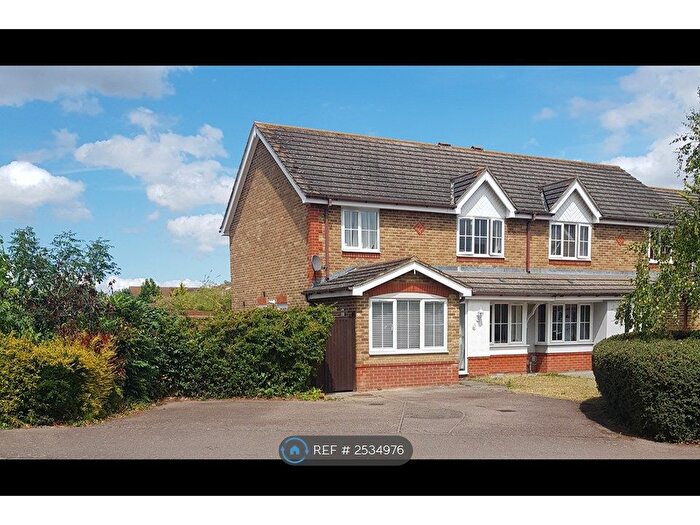 4 Bedroom Semi-Detached House To Rent In Dairyglen Avenue, Cheshunt, EN8