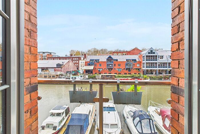 2 Bedroom Flat For Sale In Redcliff Backs, Bristol, BS1