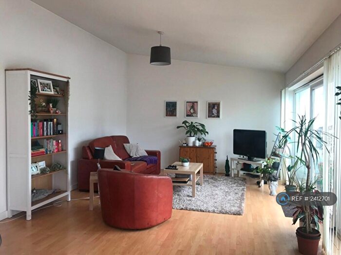 2 Bedroom Flat To Rent In Concord Street, Leeds, LS2