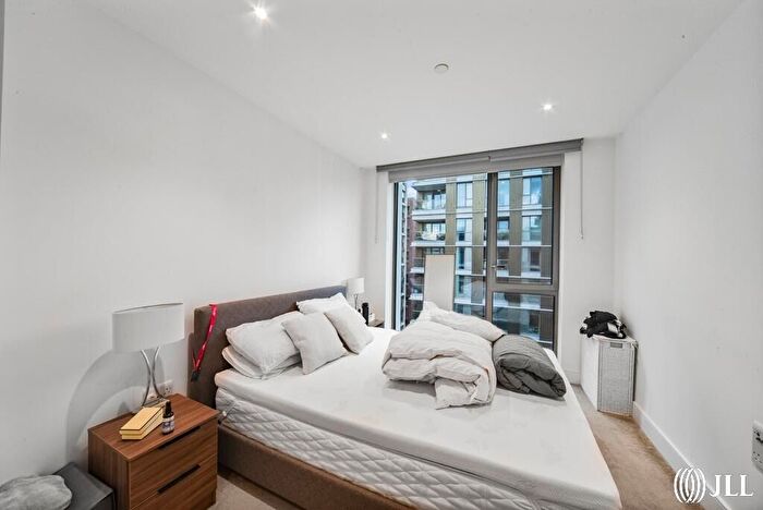 1 Bedroom Flat For Sale In Radley House, Powd, Battersea Park, SW11