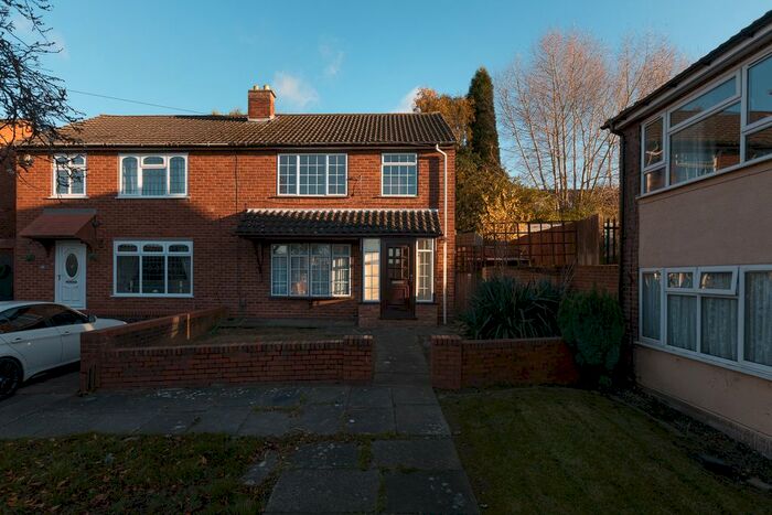 3 Bedroom Semi-Detached House To Rent In Pleasant View, Dudley DY3