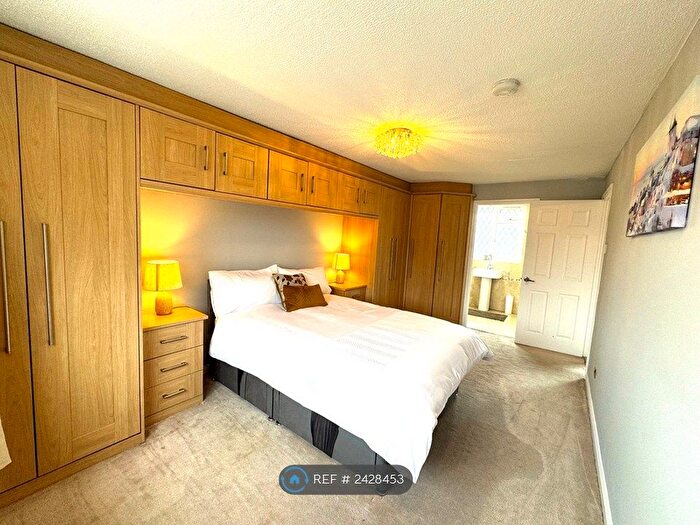 5 Bedroom Semi-Detached House To Rent In Sharney Avenue, Slough, SL3